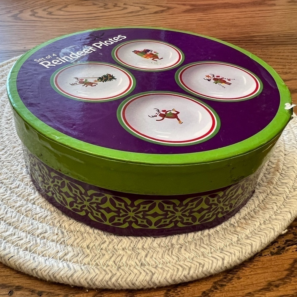 Bealls Reindeer Plates - Set of 4-Dishwasher/ Microwave Safe-Peebles-Goody's - Picture 2 of 7
